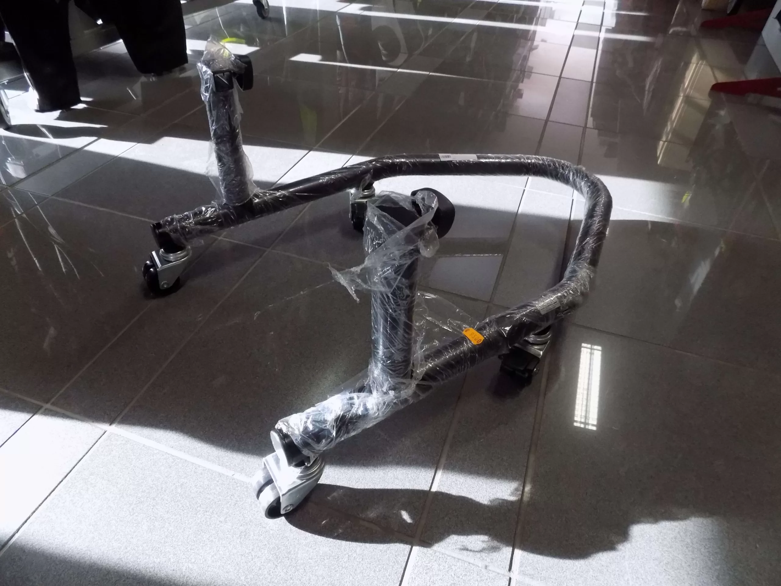 Stojalo Rakovec za dvig motorja-vrtljiva kolesa zadaj 225