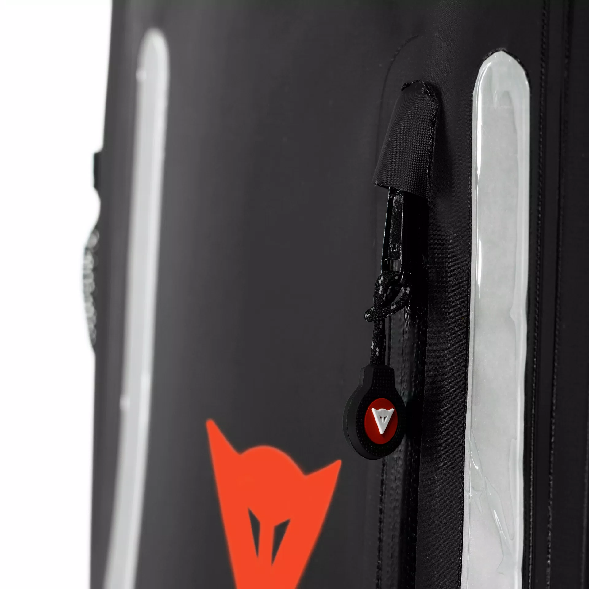 Dainese nahrbtnik EXPLORER WP Črna 15L
