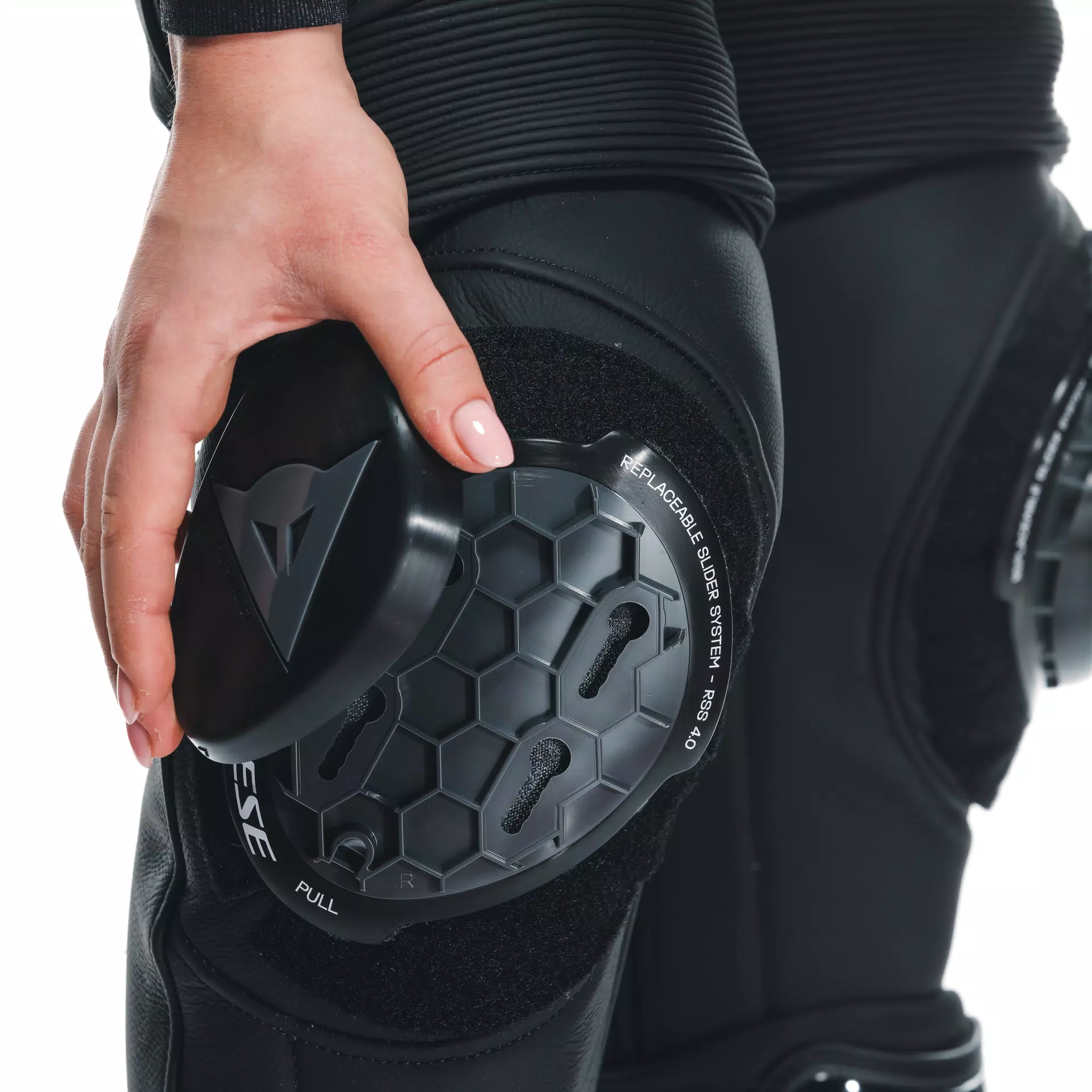 Dainese ž. usnjene motoristične hlače DELTA 4 Črna/Črna 44