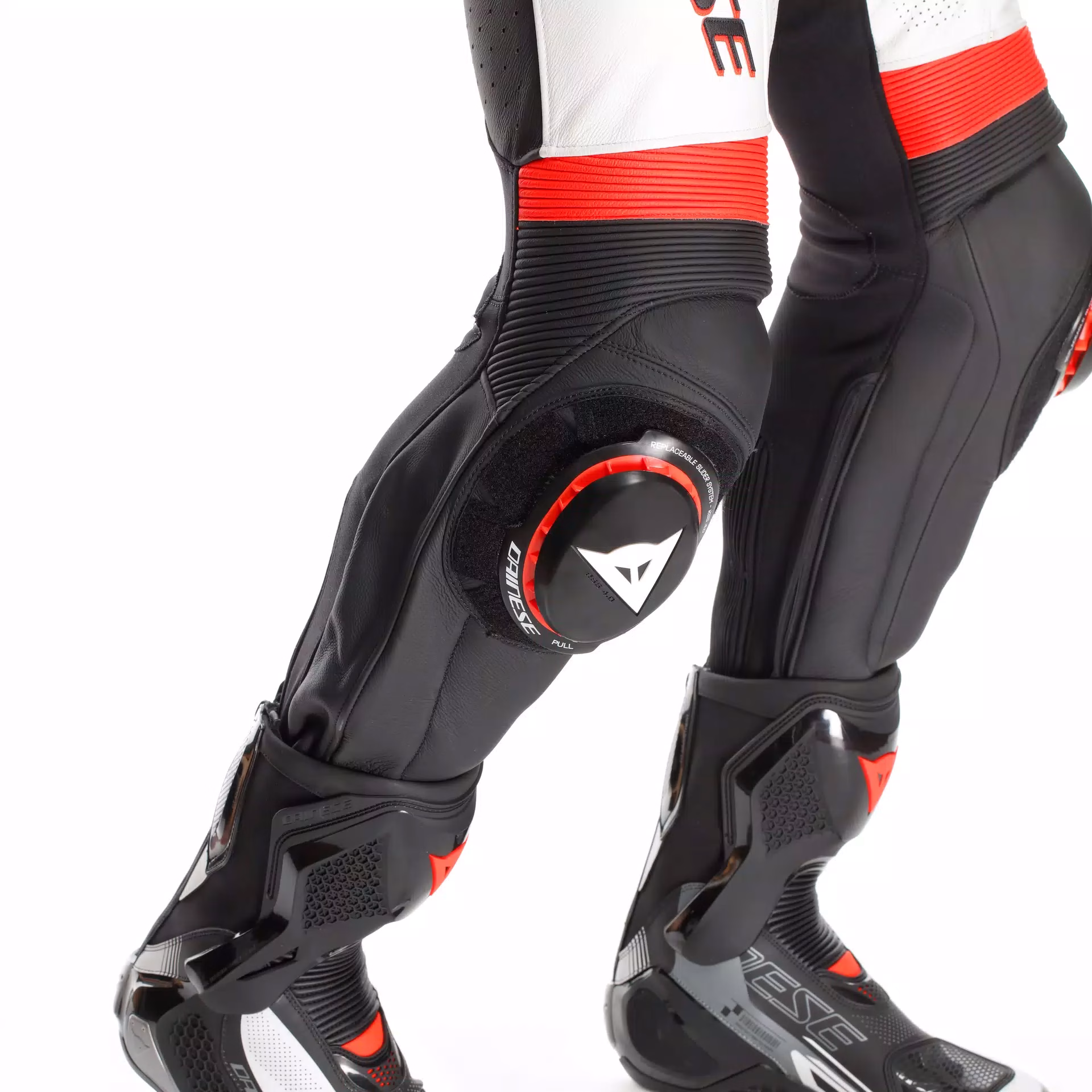 Dainese m. motoristični kombinezon LAGUNA SECA 1D V6 perforiran Črna/Bela/Rdeča Fluo 52