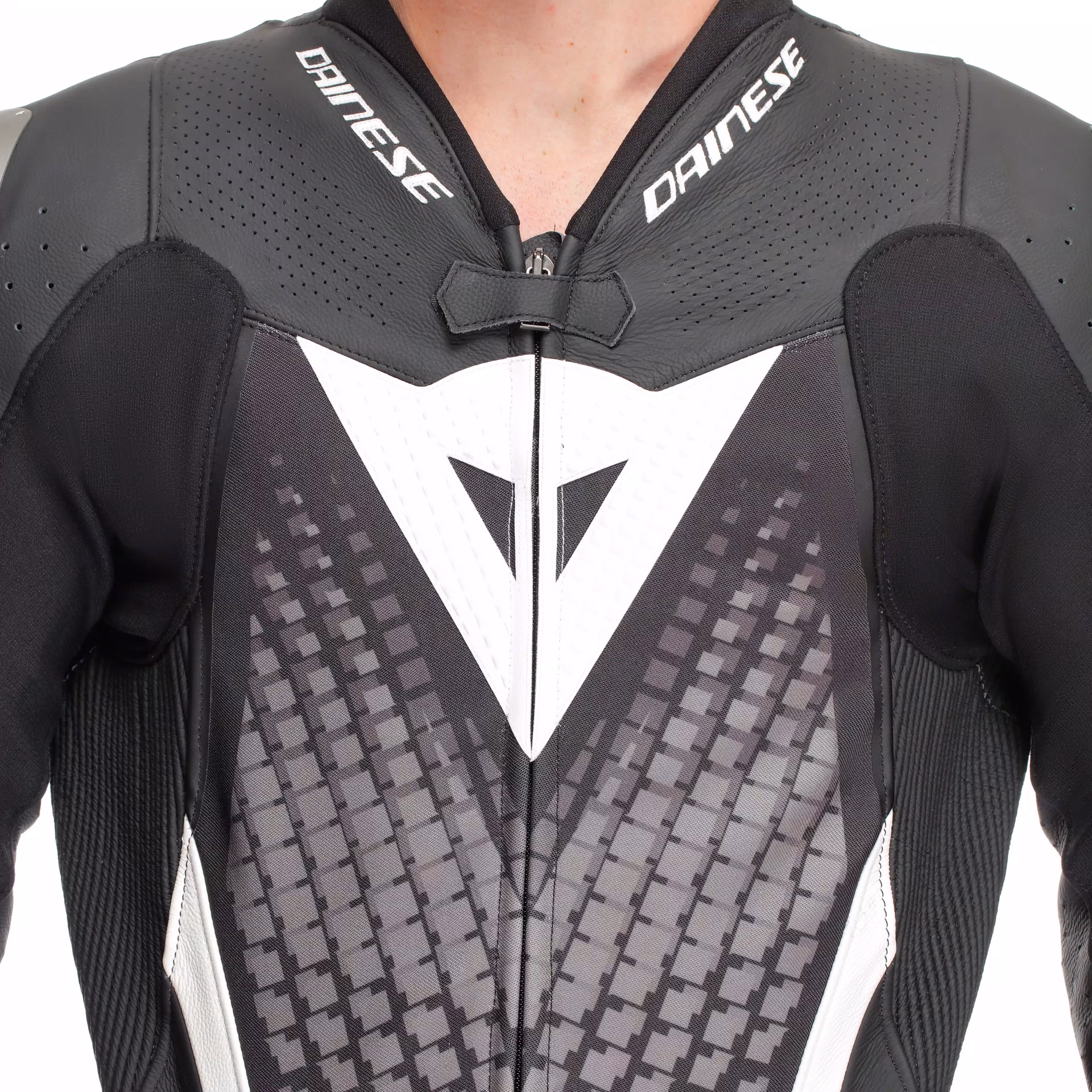 Dainese m. motoristični kombinezon LAGUNA SECA 1D V6 perforiran Črna/Bela/Siva 50