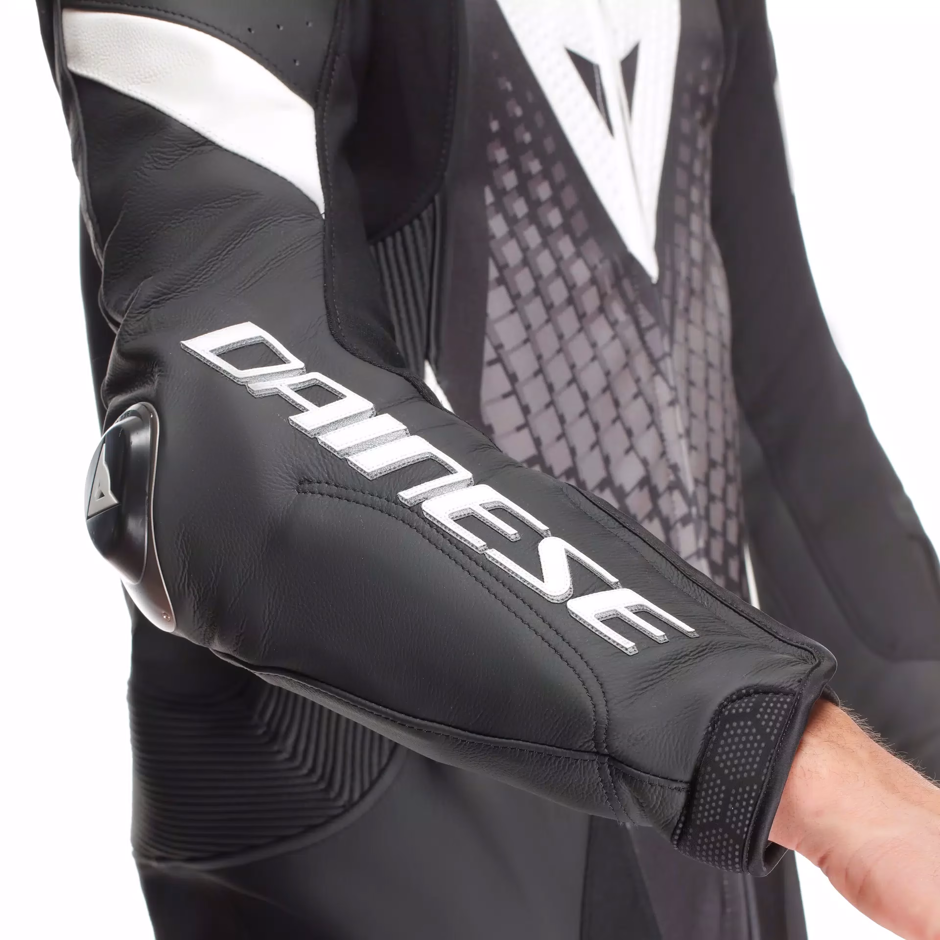 Dainese m. motoristični kombinezon LAGUNA SECA 1D V6 perforiran Črna/Bela/Siva 52