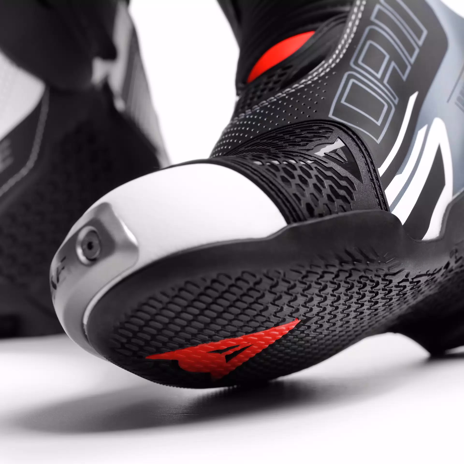 Dainese m. motoristični škornji TORQUE 4 Air Črna/Bela/Rdeča Fluo 45