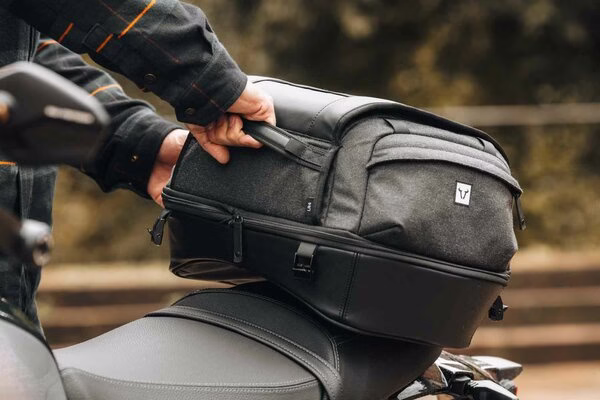 Motech torba za zadek LR4 GEAR tail bag 18-25 LIT Črna