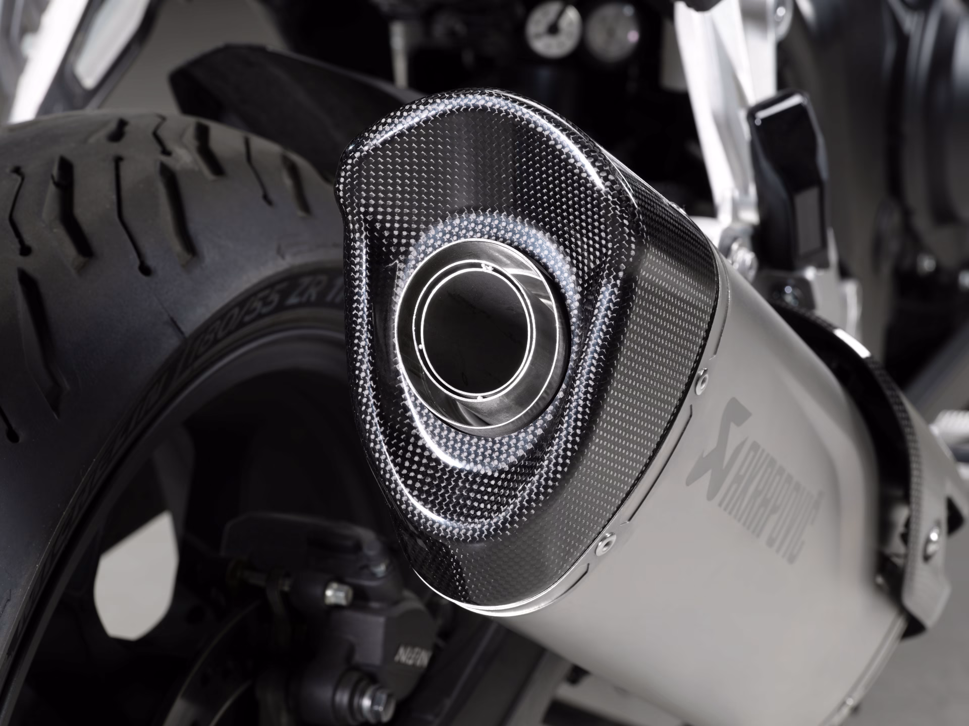 Akrapovič izpuh GT1000 Slip-on